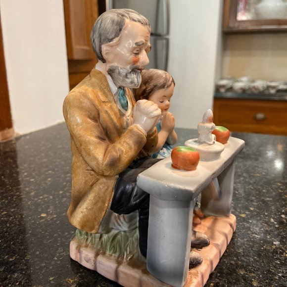 Figurine Vintage Norleans Porcelain Old Man & Child Praying Figurine Japan Rare - Picture 2 of 7